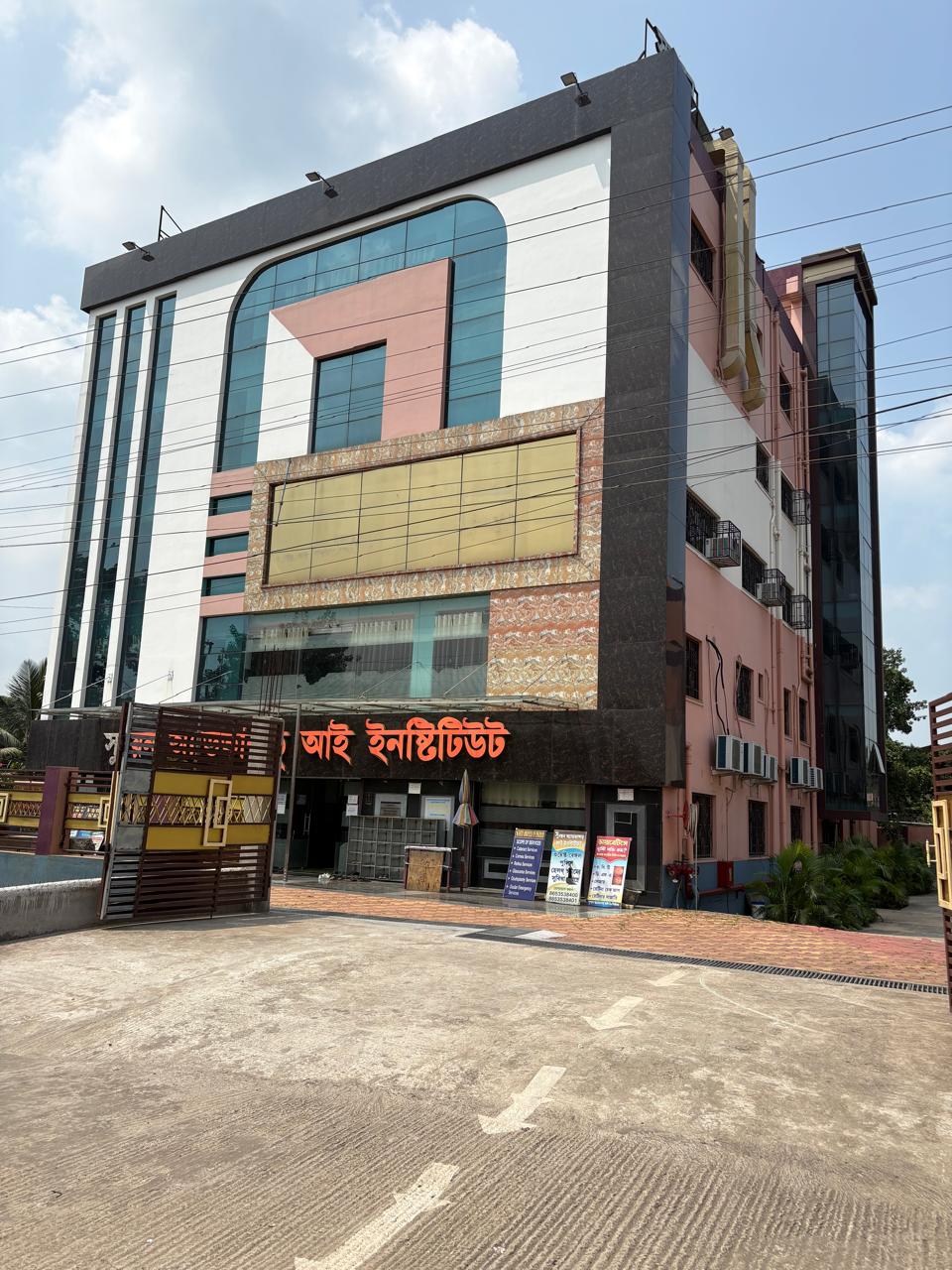  Sunayan Advanced Eye Institute, Bagnan,)