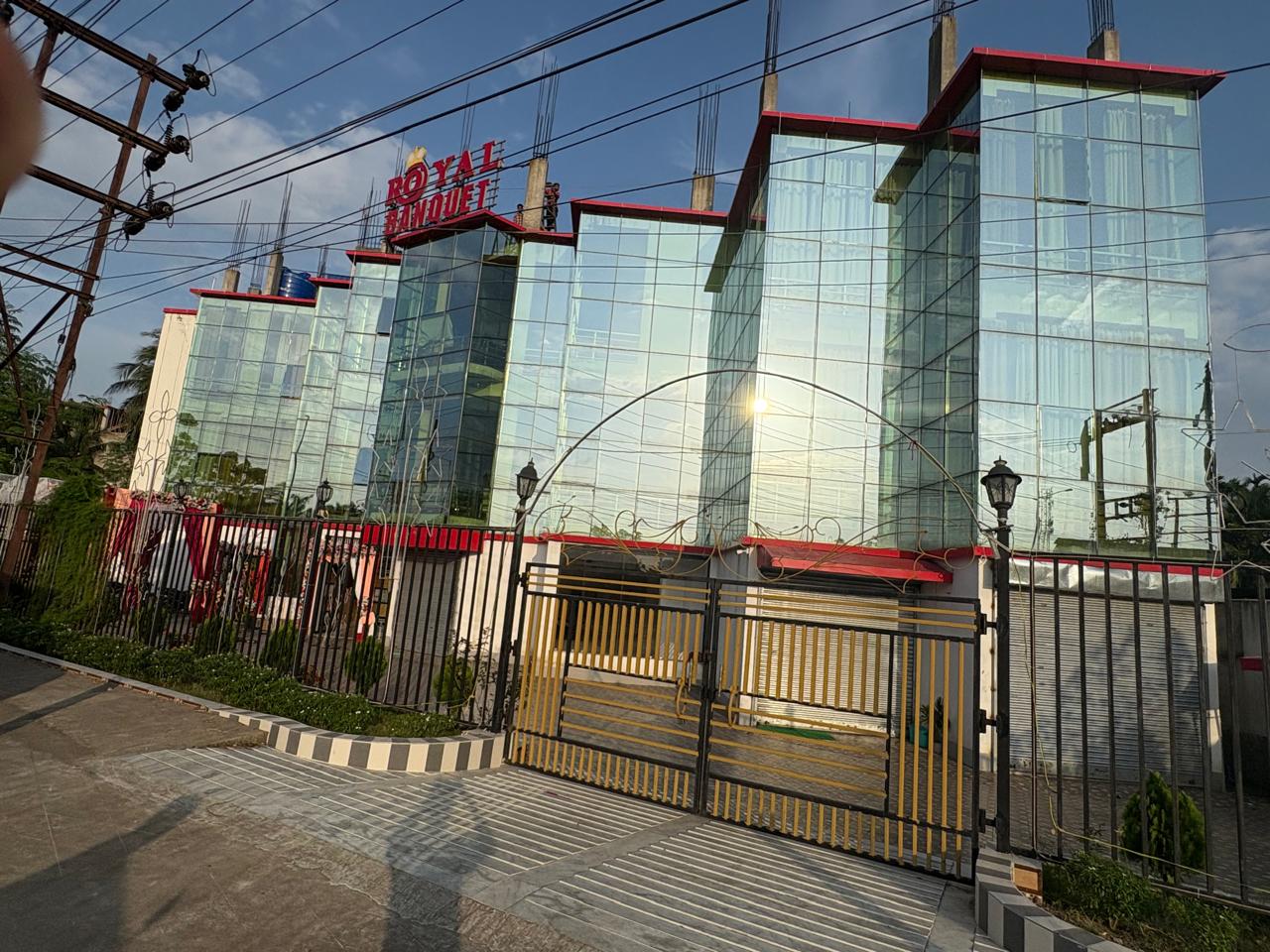 Royal Banquet, NH-16, Mumbai Road, Kushberia, Uluberia,
                                Howrah